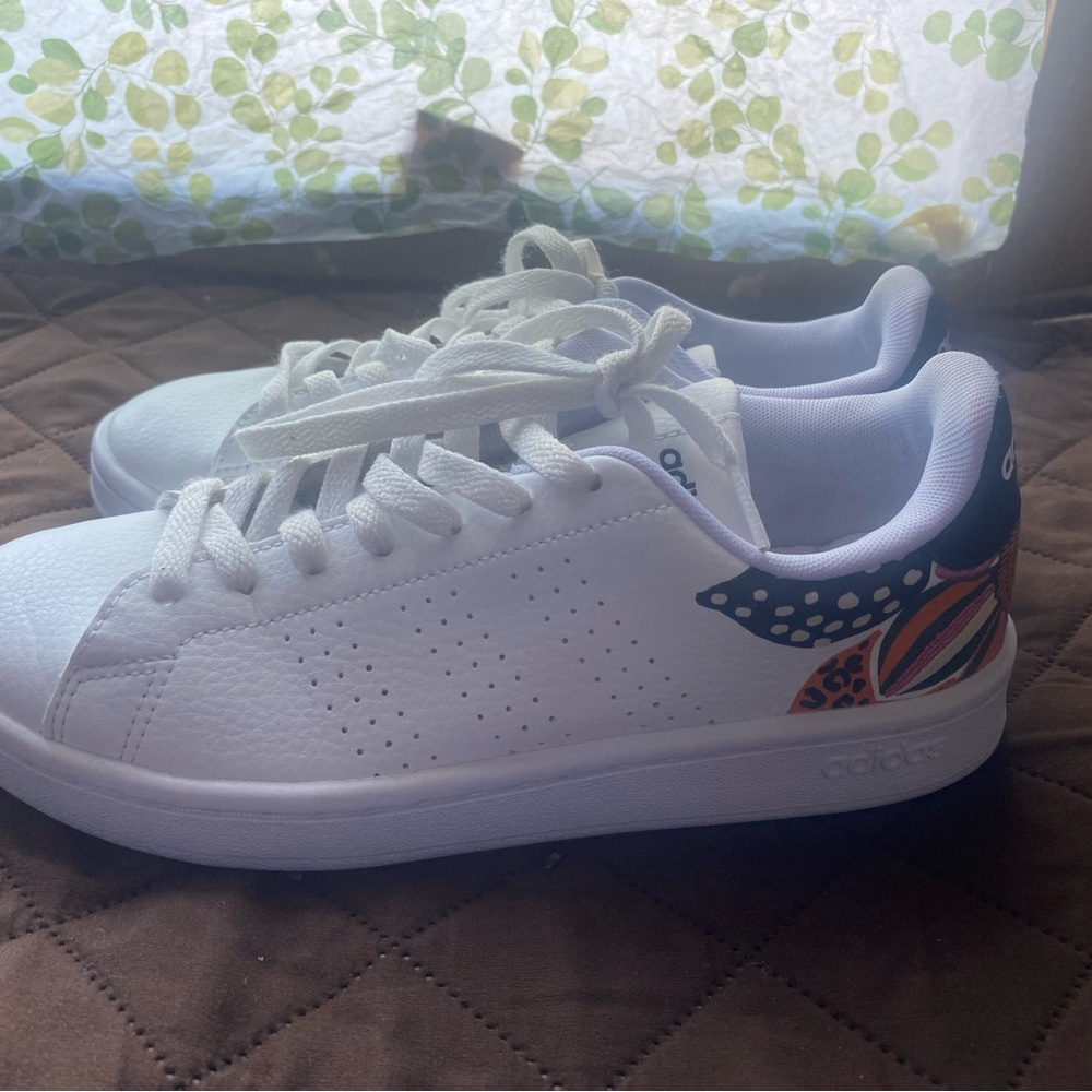 ADIDAS  FARM RIO x Advantage White Floral Embroidered Women Size 6.5